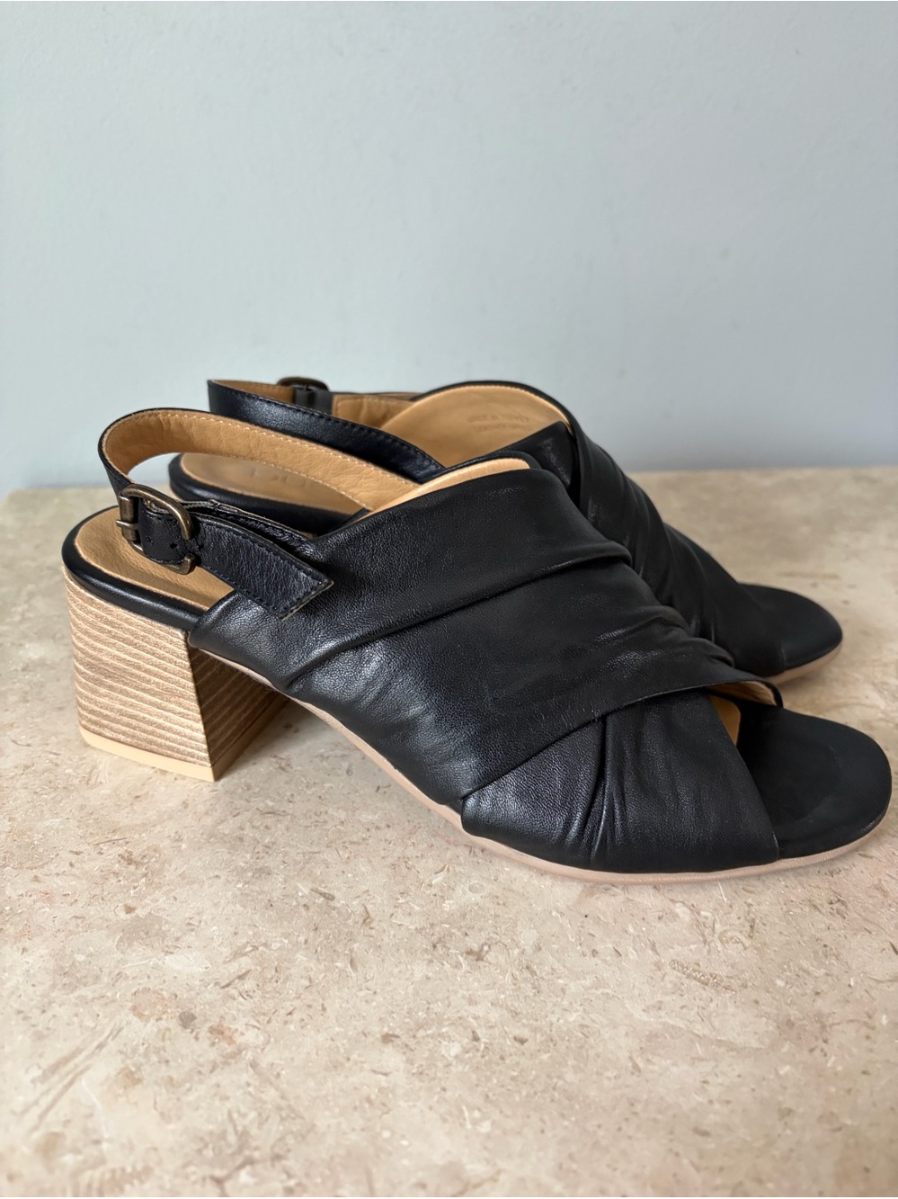 BUENO Eden Sandals Size 39 Women’s US 8.5-9 Black Leather Block Chunky Heel $150